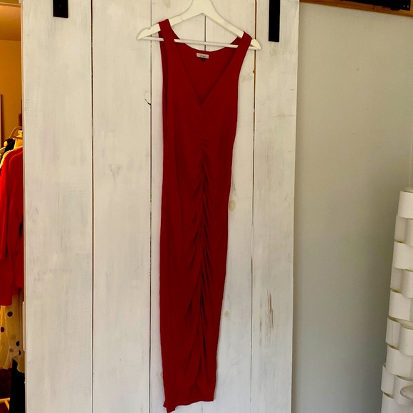 Sexy ruched dress very flattering - Picture 1 of 3